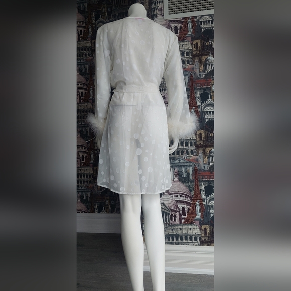 Oscar de la renta women's dressing gown. - Picture 2 of 4